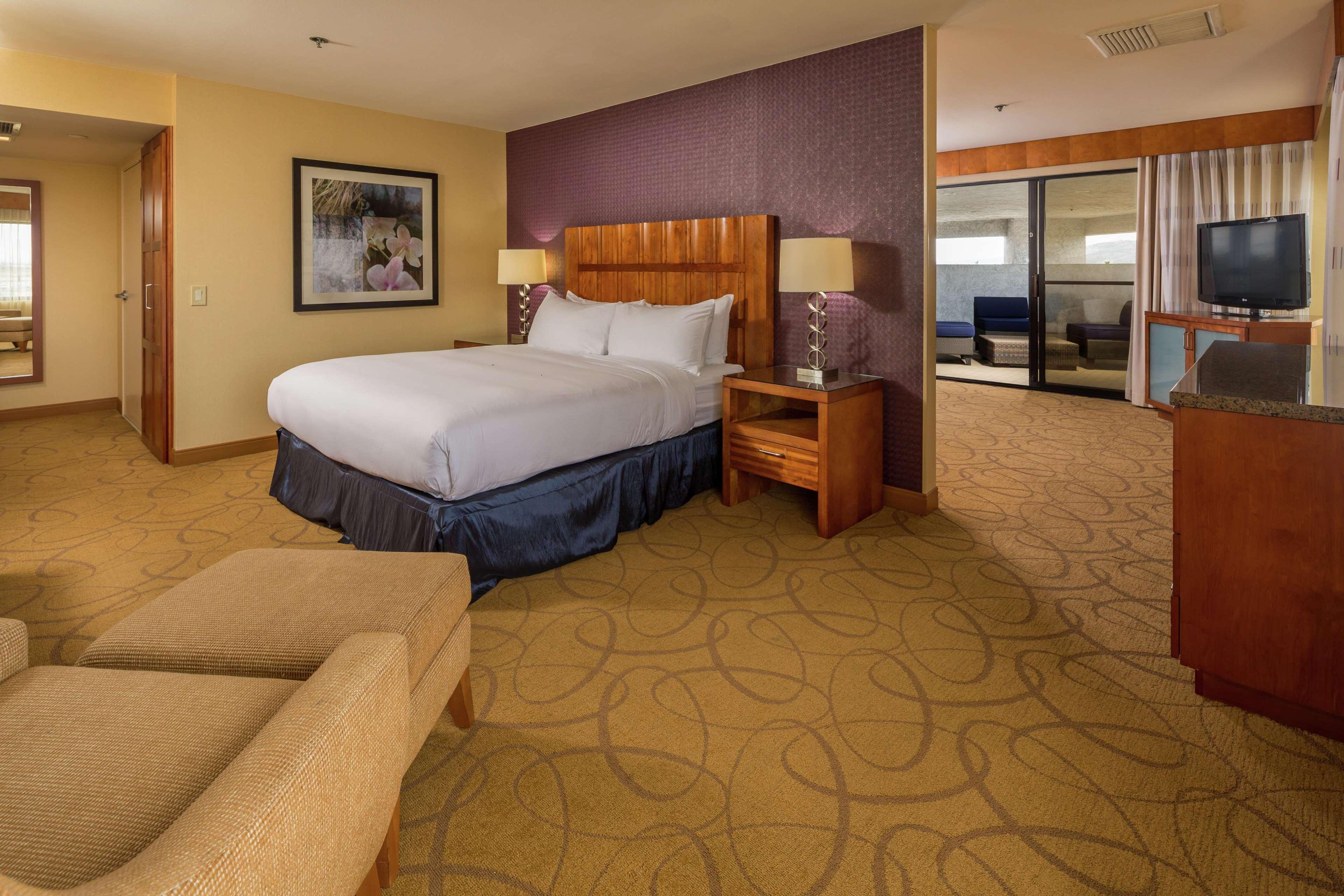 Doubletree By Hilton Carson Hotel Ngoại thất bức ảnh