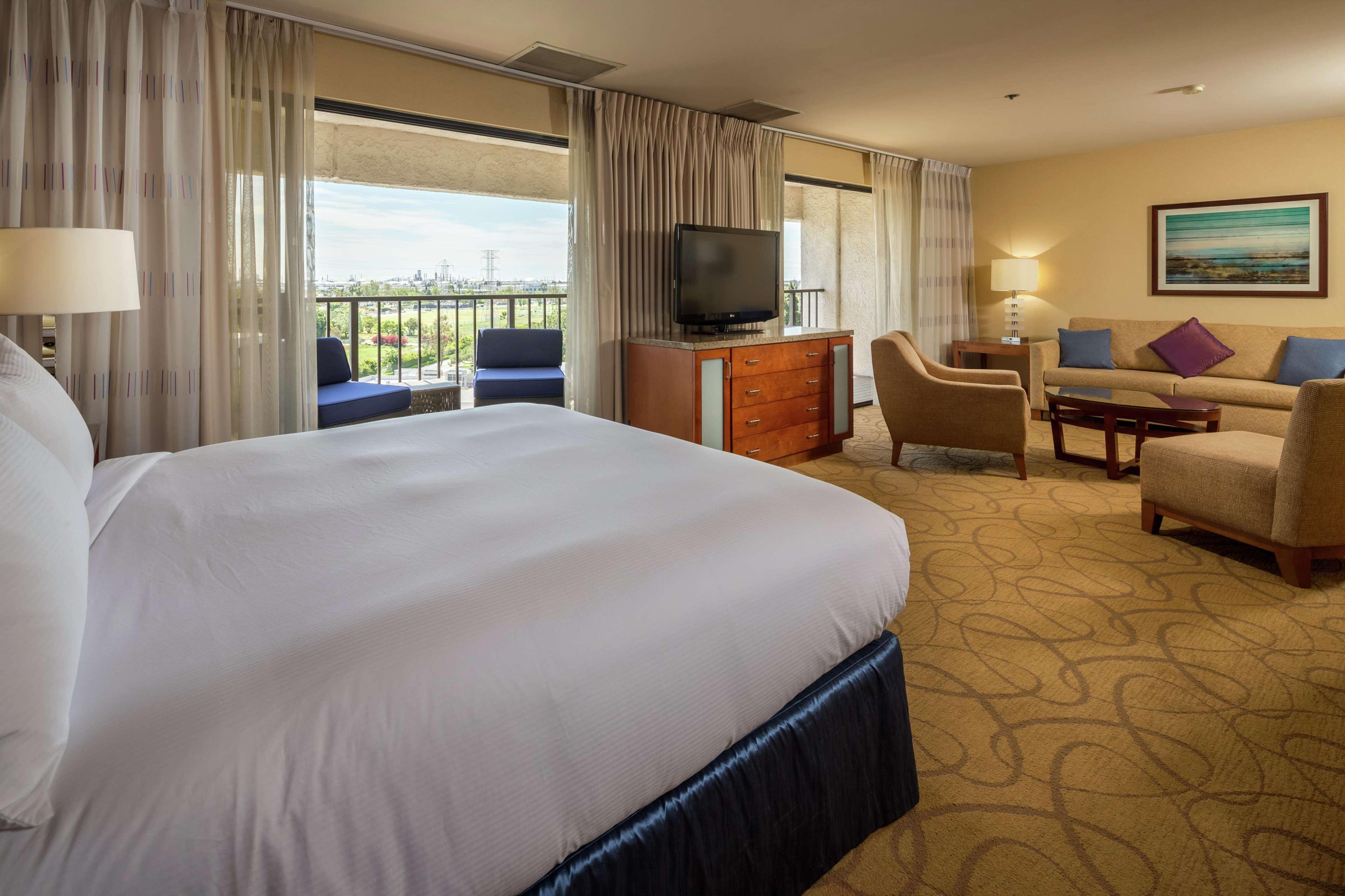 Doubletree By Hilton Carson Hotel Ngoại thất bức ảnh