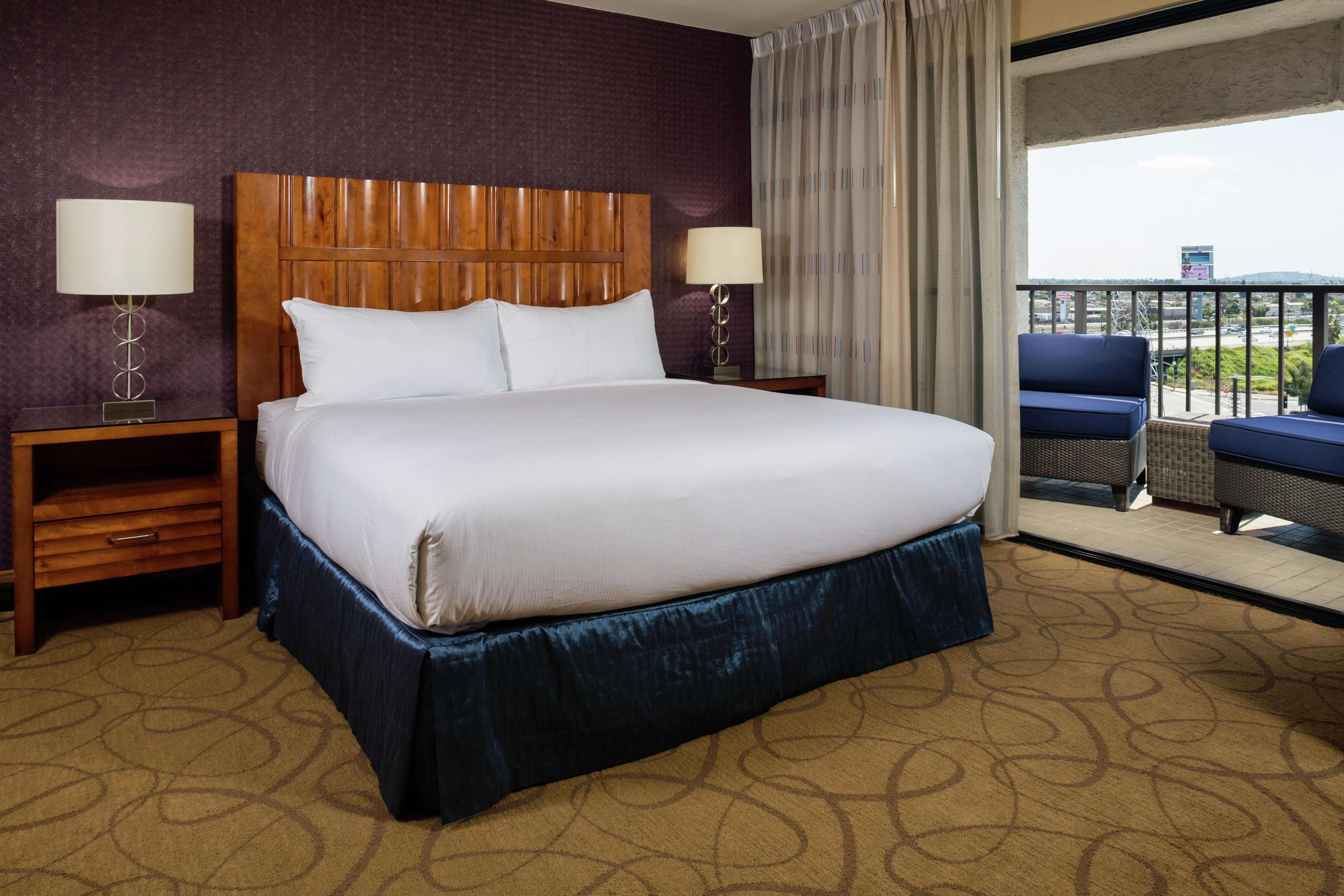 Doubletree By Hilton Carson Hotel Ngoại thất bức ảnh