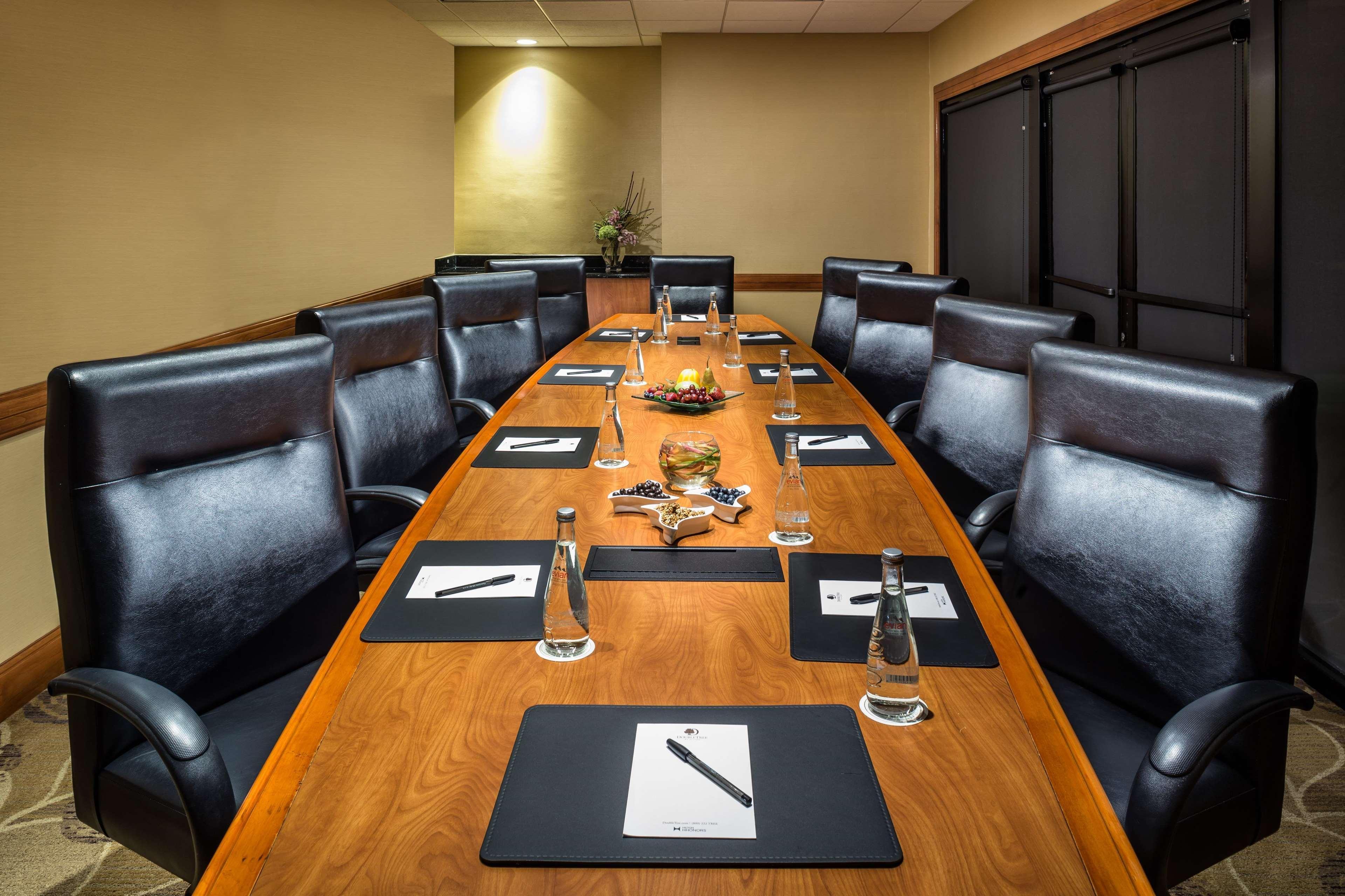 Doubletree By Hilton Carson Hotel Ngoại thất bức ảnh
