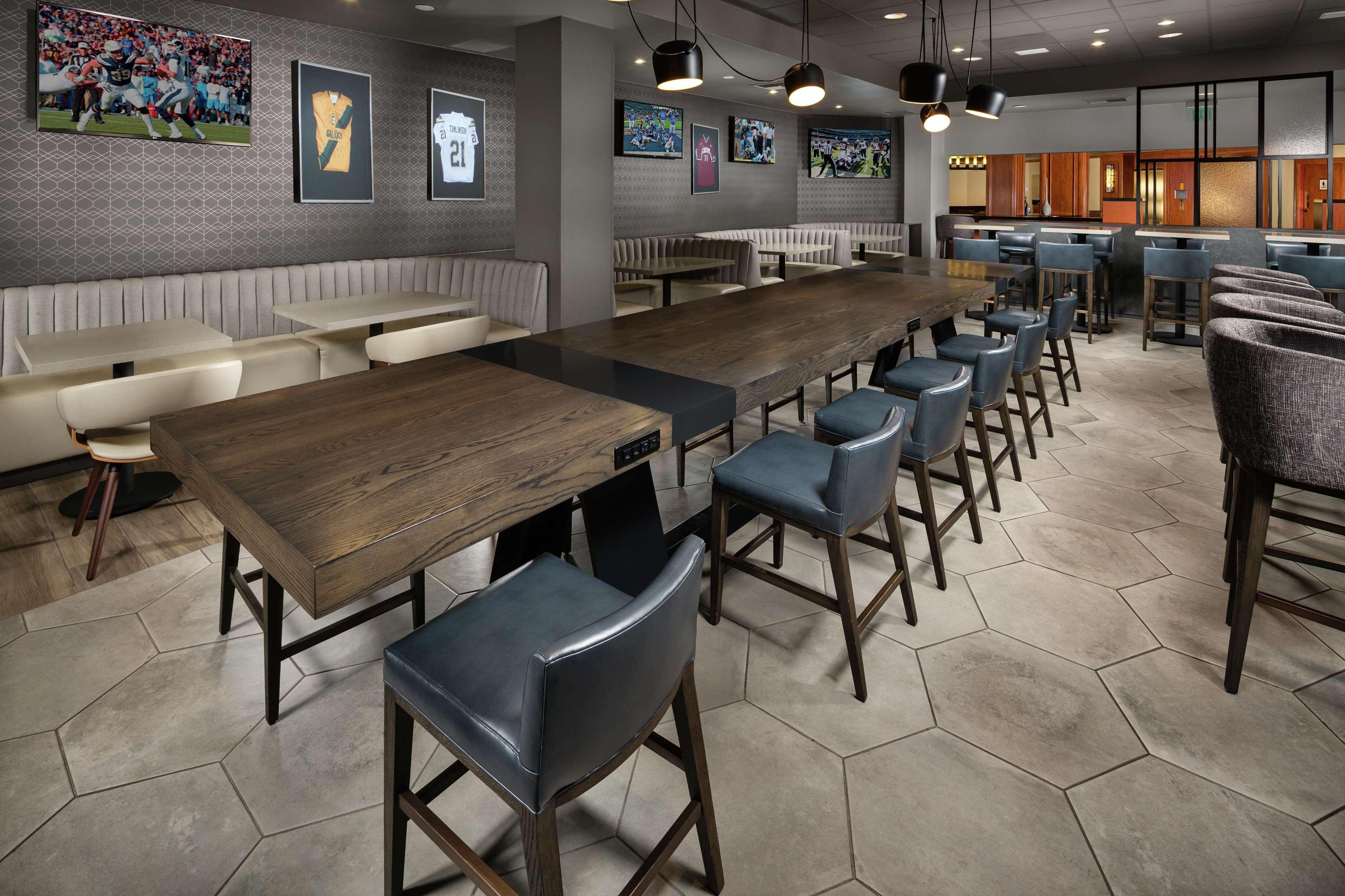 Doubletree By Hilton Carson Hotel Ngoại thất bức ảnh